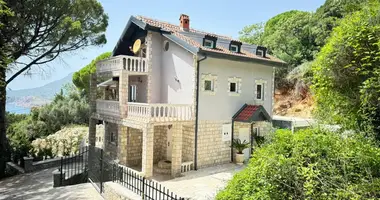 4 bedroom house in Sutomore, Montenegro