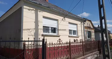4 room house in Petrivente, Hungary