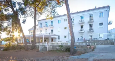 Hotel 1 800 m² in Alle Länder