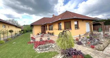 Haus 4 Zimmer in Bocfoelde, Ungarn