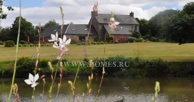 7 bedroom house in Saint-Brieuc, France