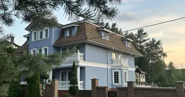 Casa en Ratamka, Belarús