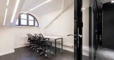 Büro 1 013 m² in Zentraler Verwaltungsbezirk, Russland