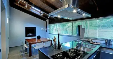 Villa 5 bedrooms with Air conditioner, with Garage, with Garden in Italy