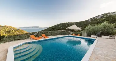 Hotel en Gradac, Croacia