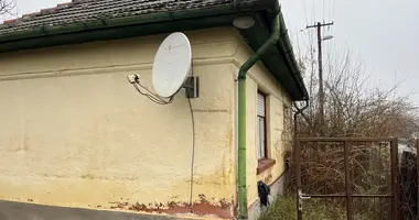 2 room house in Tapioszolos, Hungary