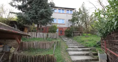 8 room house in Pecel, Hungary