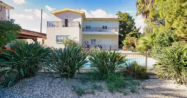 4 bedroom house in Parekklisia, Cyprus
