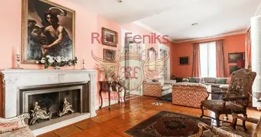 5 bedroom apartment in Rome, Italy