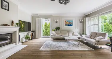 Wohnung 5 zimmer in Warschau, Polen