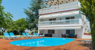 Отель 6 спален в Nea Irakleia, Греция