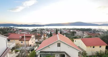 Квартира 2 спальни в Тиват, Черногория