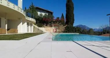 Villa in San Felice del Benaco, Italy