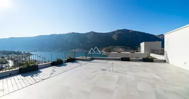 4 room apartment with parking, with terrace, with garden in Dobrota, Montenegro