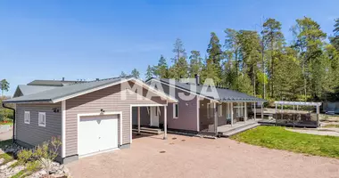 Haus 5 Zimmer in Kirkkonummi, Finnland