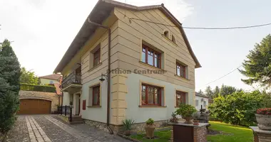 5 room house in Vac, Hungary