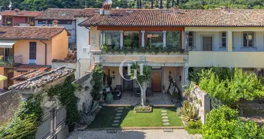 Villa 9 habitaciones con Veranda, con camino, con fibra óptica en Salo, Italia