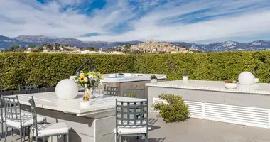 4 bedroom apartment in Cagnes-sur-Mer, France