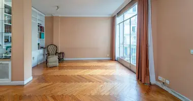 5 bedroom apartment in Area metropolitana de Madrid y Corredor del Henares, Spain