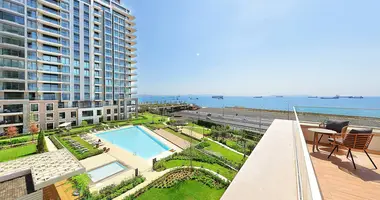 5 bedroom apartment in Zeytinburnu, Turkey