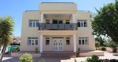 Дом 7 спален в Oroklini, Кипр