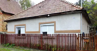 2 room house in Leanyvar, Hungary