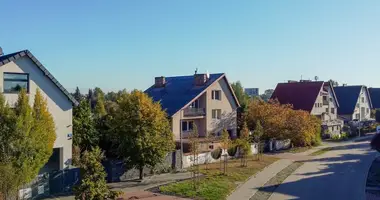 6 room house in Lomianki, Poland