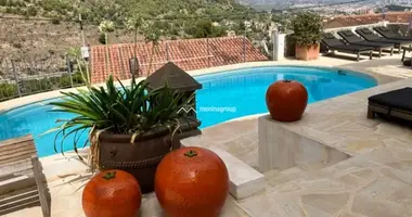 Villa 4 bedrooms in Calp, Spain