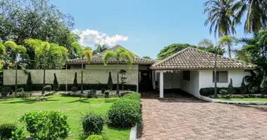 3 bedroom villa with Furnitured, with Air conditioner, with Garden in La Romana, Dominican Republic