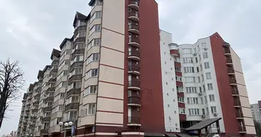 Apartamento 3 habitaciones en Minsk, Bielorrusia