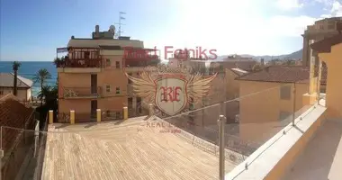 4 bedroom apartment in Alassio, Italy