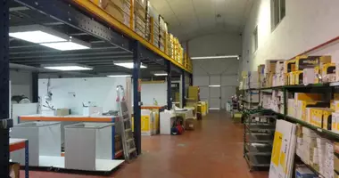 Warehouse 688 m² in Alicante, Spain