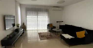 Villa 5 rooms in Kfar Yona, Israel