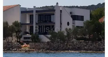 Villa 6 rooms in Tkon, Croatia