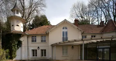 Apartment 6 bedrooms in Metropolitan France, France