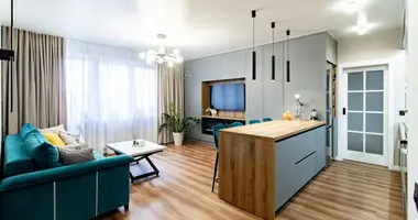 Apartamento 3 habitaciones en Minsk, Bielorrusia