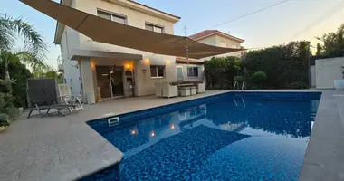 4 bedroom house in Parekklisia, Cyprus