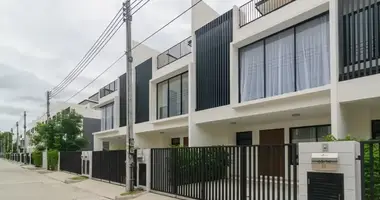 Reihenhaus 2 zimmer mit Doppelt verglaste Fenster, mit Möbliert, mit Klimaanlage in Phuket, Thailand