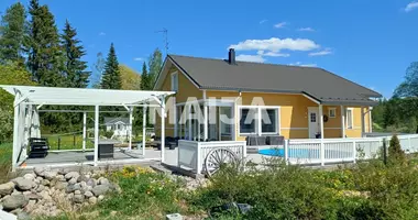Casa 6 habitaciones en Maentsaelae, Finlandia