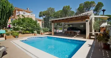 Zamek 4 pokoi w Santa Ponsa, Hiszpania