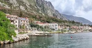 Villa  con Junto al mar en Dobrota, Montenegro