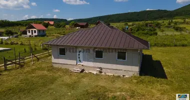 5 room house in Alsopeteny, Hungary