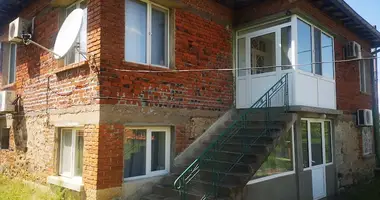 Villa 4 chambres avec Fenêtres double vitrage, avec Balcon, avec Meublesd dans Svilengrad, Bulgarie
