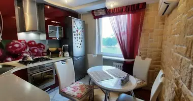 Apartamento 3 habitaciones en Saligorsk, Bielorrusia