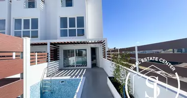Villa  mit Doppelt verglaste Fenster, mit Balkon, mit Parken in Kallithea, Griechenland