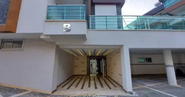 Mieszkanie 3 pokoi z parking, z winda, z basen w Alanya, Turcja