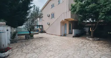Casa 6 habitaciones en Krimovice, Montenegro
