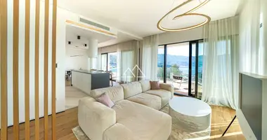 Wohnung 4 Zimmer in Budva, Montenegro