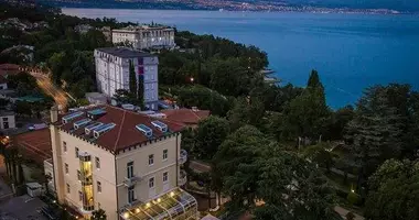 Hôtel 1 300 m² dans Lovran, Croatie