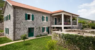 Villa  con Piscina en Herceg Novi, Montenegro